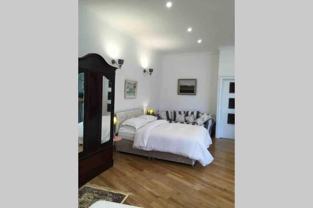 The Loft @ Clifden Bay Apartments Екстер'єр фото