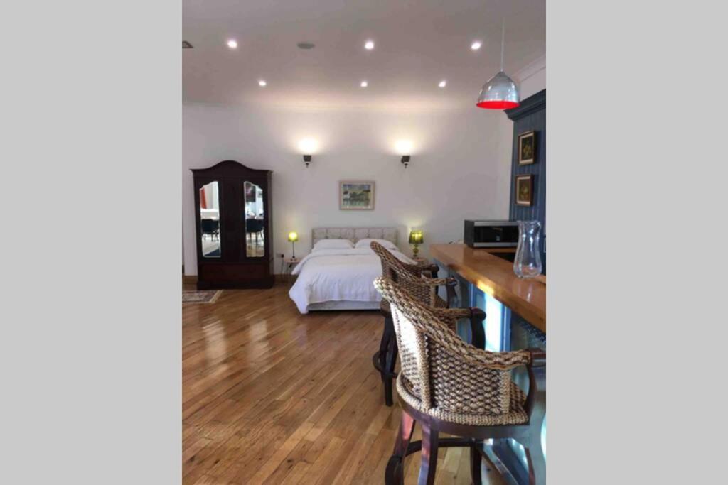 The Loft @ Clifden Bay Apartments Екстер'єр фото